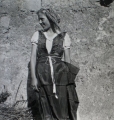 Mädchen mit Kopftuch, 1940, s/w-Fotografie, 40 x 40 cm