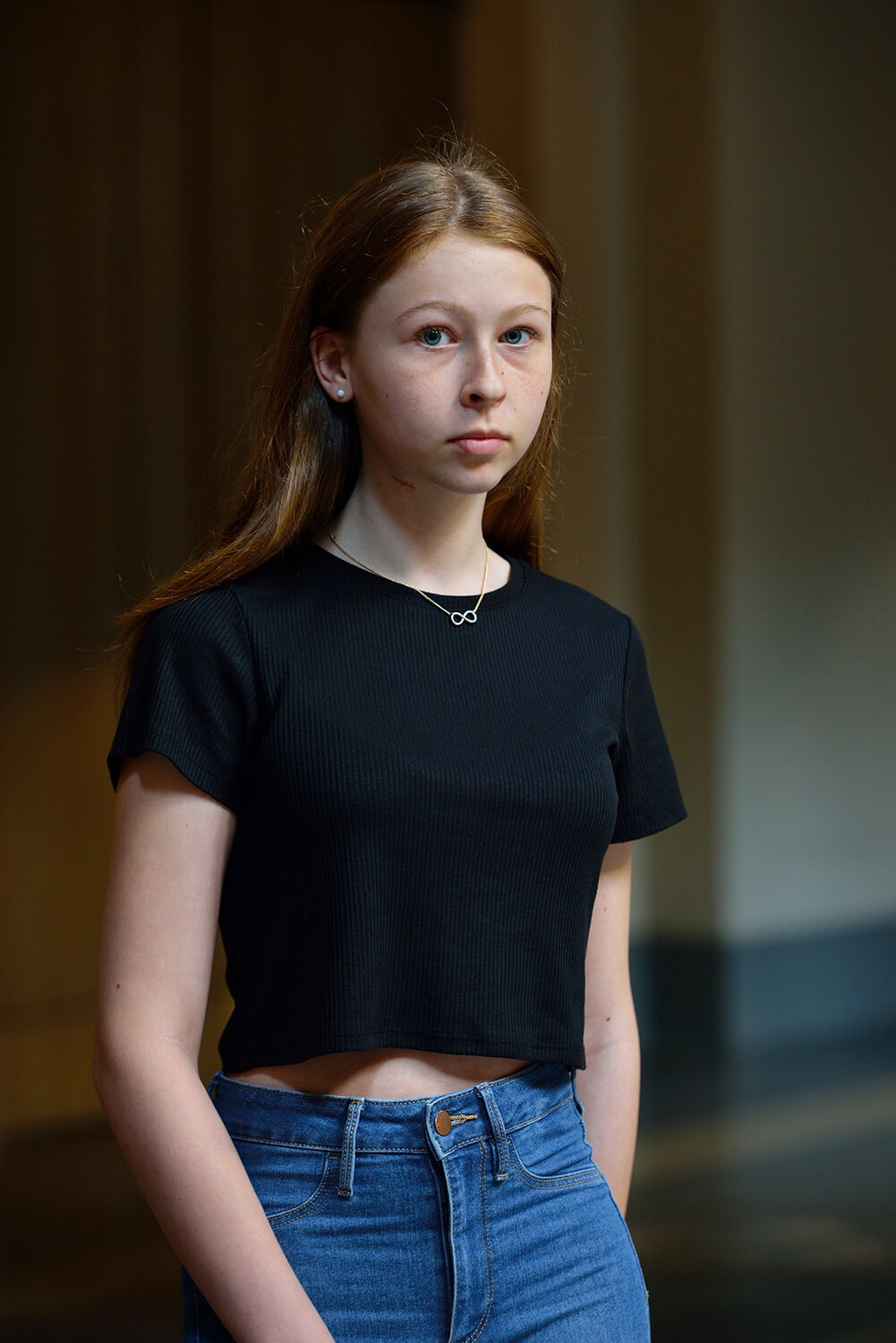 Göran Gnaudschun, Young woman with infinity necklace, 2015, from: Mittelland, pigment print, 46.8 x 31.2 cm