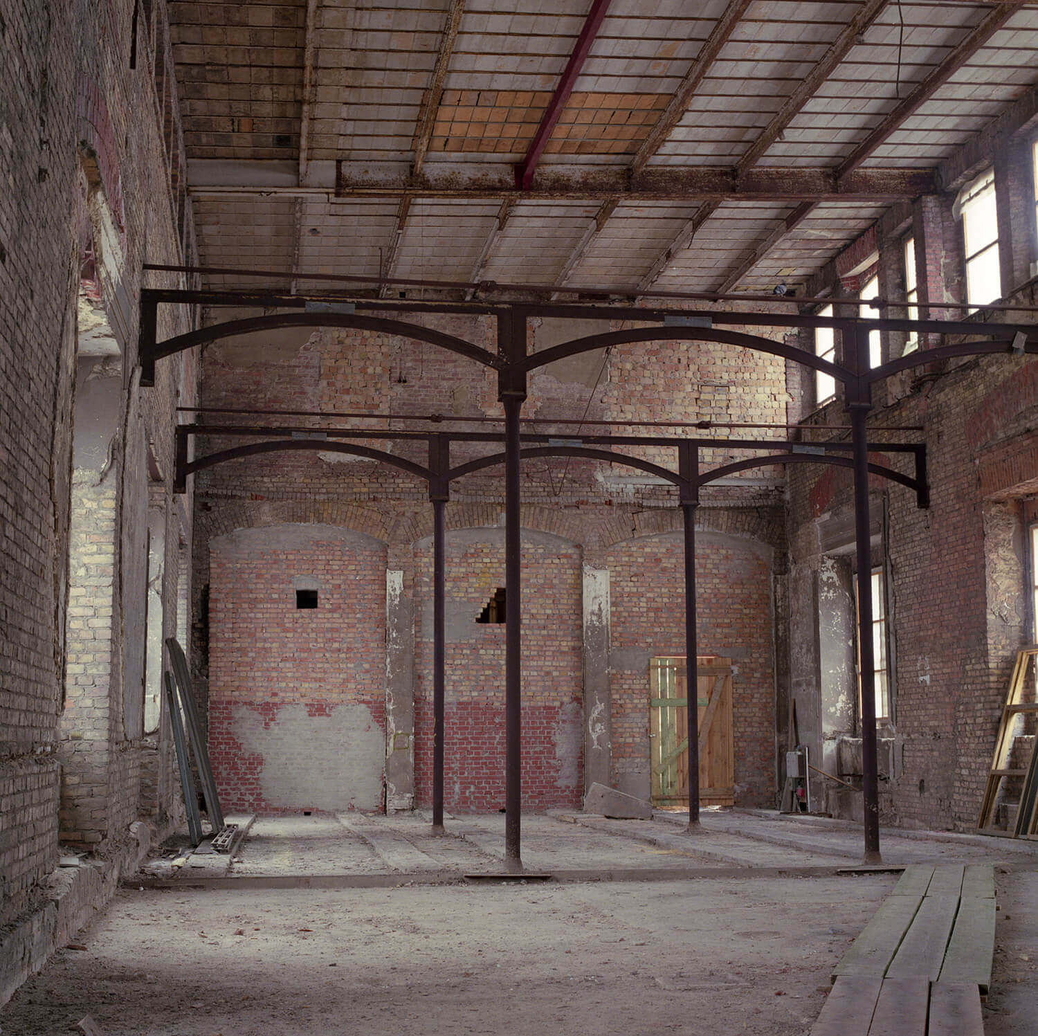 Jenö Gindl, ohne Titel 9, 1992/2009, C-print, 29 x 29 cm, from the series Neues Museum